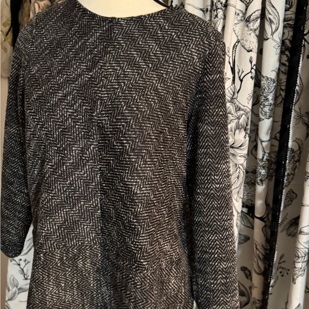 Liz Claiborne woMen's Herringbone Sweater in Black and Gray